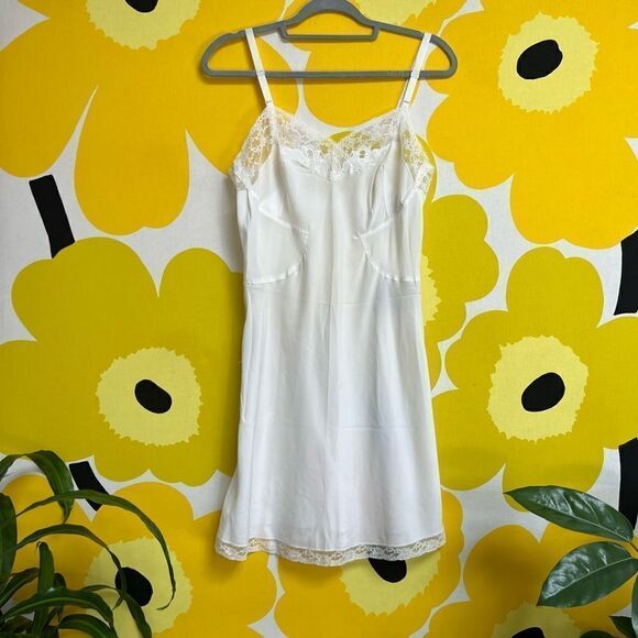 Vintage 1950s MCM Barbizon Dainty Lace Trim Full Slip Dress - Picture 1 of 4